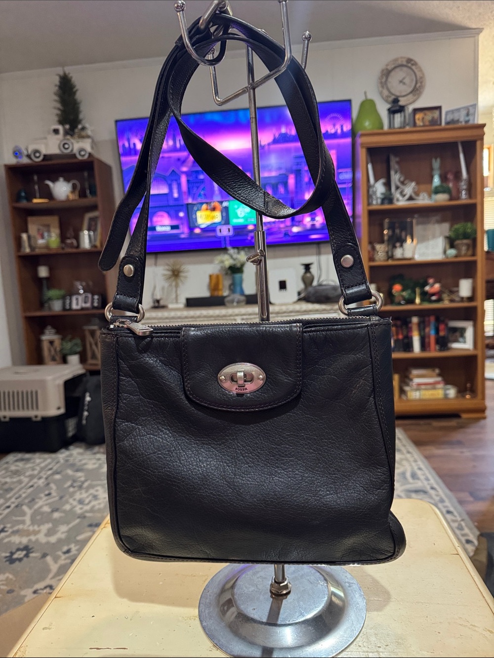 Fossil Black Leather Shoulder Bag with Turn-Lock Detail